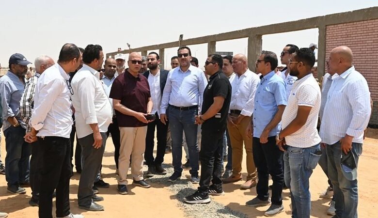 نائب-وزيرة-الإسكان-يتفقد-مشروعات-البنية-التحتية-والمرافق-بمدينة-العاشر-من-رمضان