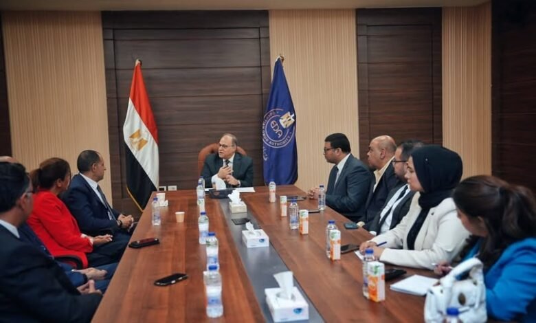 “هيئة-الدواء”-تبحث-مع-«فارما-جروب»-تطوير-المنظومة-الدوائية