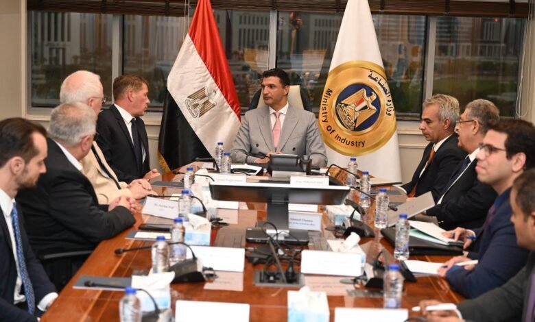 الحكومة-تبحث-مع-“مرسيدس-بنز”-خطط-توسعها-في-صناعة-السيارات-بمصر