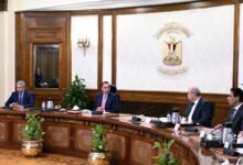 رئيس-الوزراء-يتابع-إجراءات-تيسير-دخول-السائحين-إلى-البلاد
