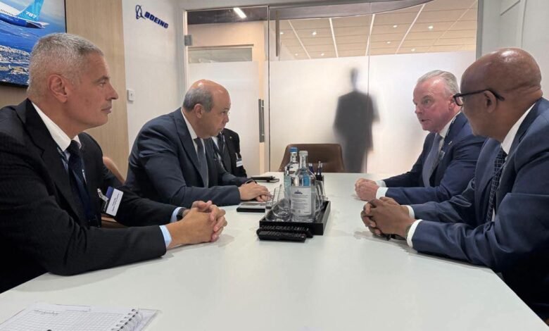 وزير-الطيران-يبحث-مع-«بوينج»-مستقبل-أسطول-مصر-للطيران-وخطط-التعاون 