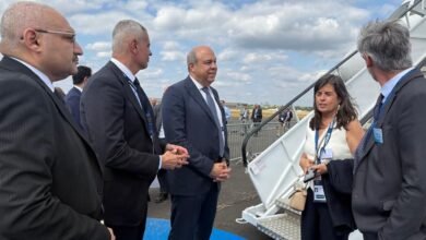 وزير-الطيران-يبحث-مع-«إيرباص»-برنامج-تسليم-طائرات-a350-لمصر-للطيران